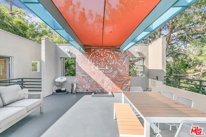 2734 Hollyridge Drive, Los Angeles, California 90068