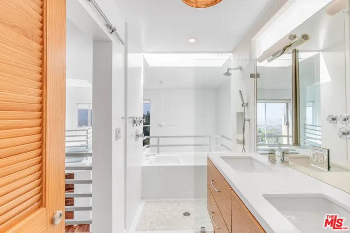 2734 Hollyridge Drive, Los Angeles, California 90068