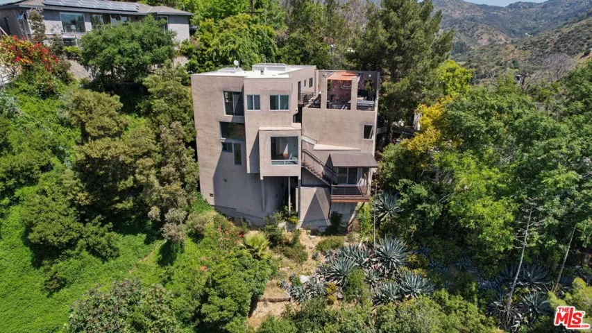 2734 Hollyridge Drive, Los Angeles, California 90068