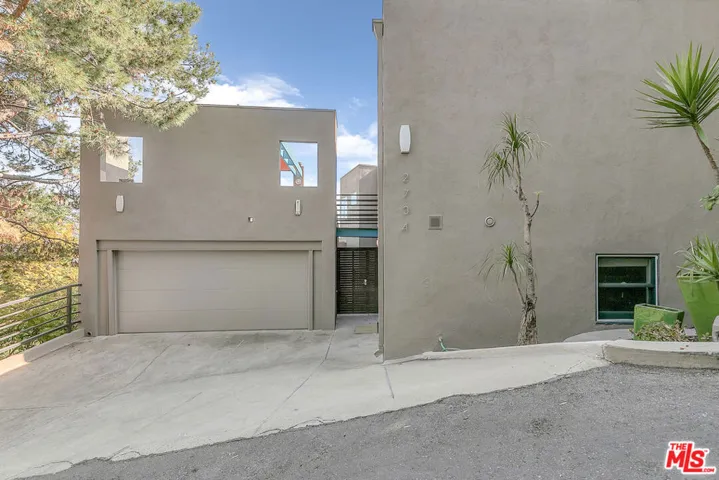 2734 Hollyridge Drive, Los Angeles, California 90068
