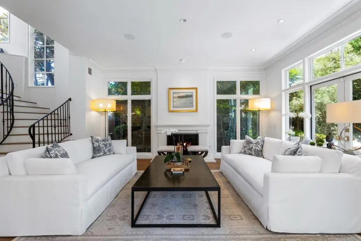 9643 Claiborne Square, La Jolla, California 92037