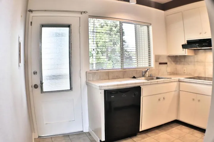 3901 Middlefield Road F, Palo Alto, California 94303