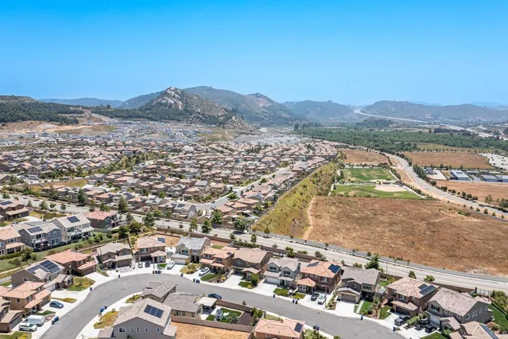 35809 Esperia Way, Fallbrook, California 92028
