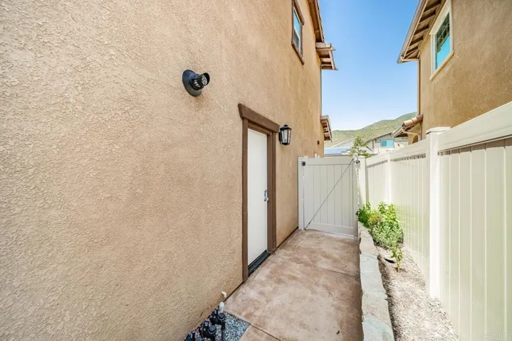 35809 Esperia Way, Fallbrook, California 92028