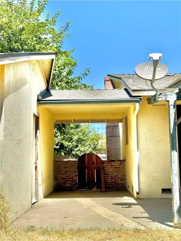 137 W Laura Avenue, Visalia, California 93277