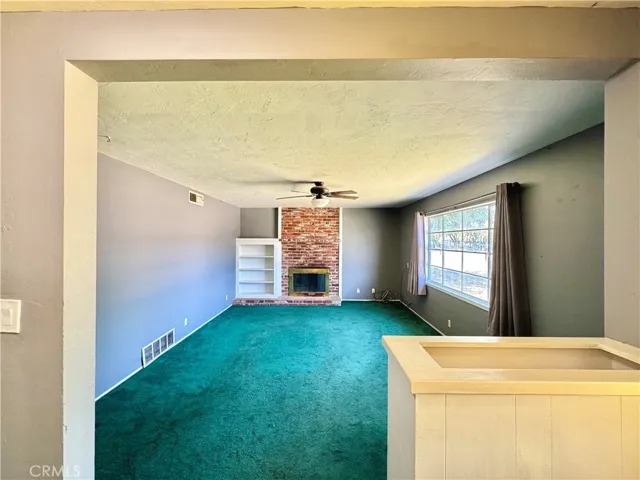 137 W Laura Avenue, Visalia, California 93277