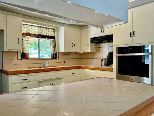 137 W Laura Avenue, Visalia, California 93277