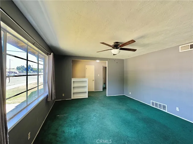 137 W Laura Avenue, Visalia, California 93277