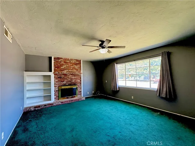 137 W Laura Avenue, Visalia, California 93277