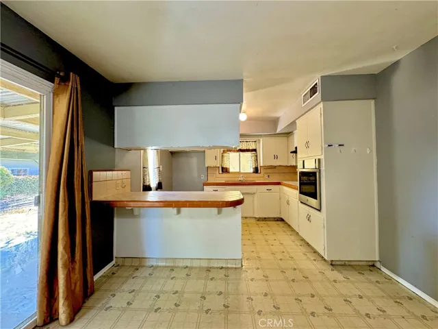 137 W Laura Avenue, Visalia, California 93277