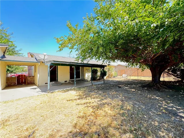 137 W Laura Avenue, Visalia, California 93277
