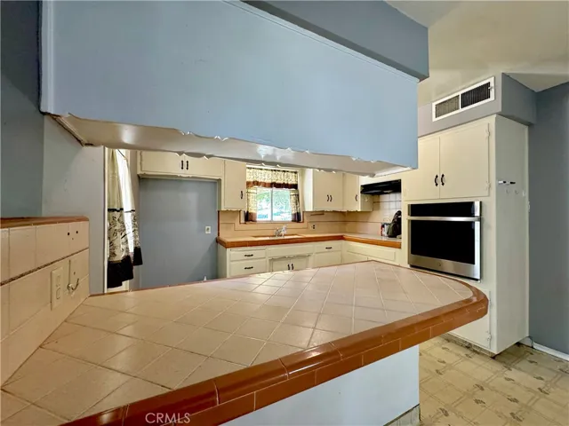 137 W Laura Avenue, Visalia, California 93277