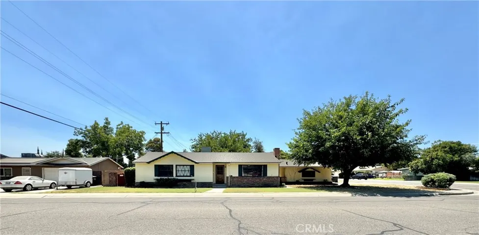 137 W Laura Avenue, Visalia, California 93277