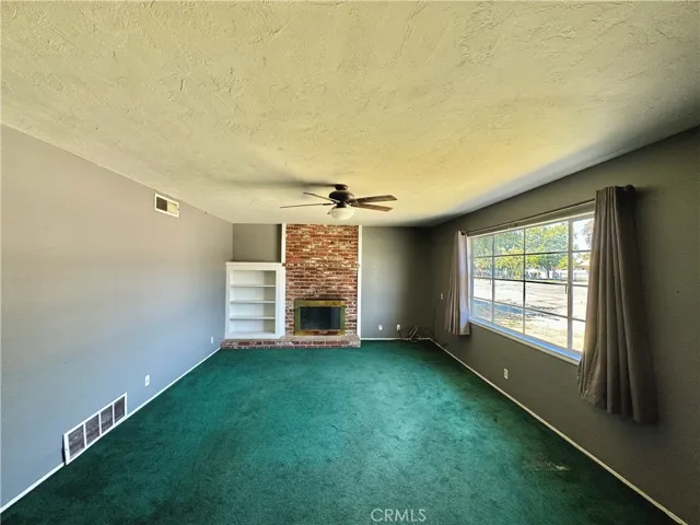137 W Laura Avenue, Visalia, California 93277