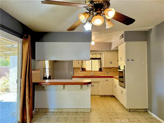 137 W Laura Avenue, Visalia, California 93277