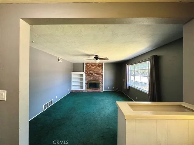 137 W Laura Avenue, Visalia, California 93277