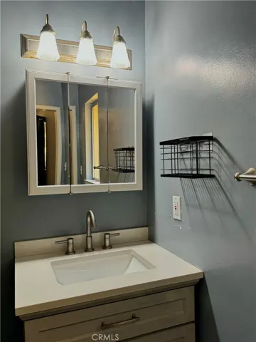 137 W Laura Avenue, Visalia, California 93277