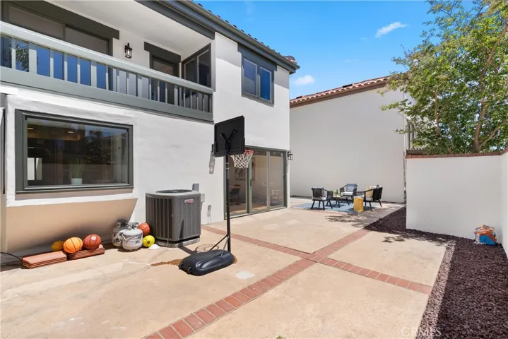 337 Avenida Granada, Long Beach, California 90814
