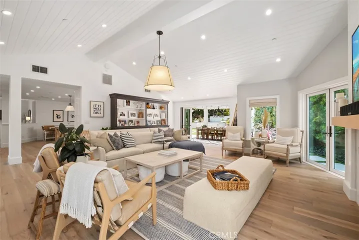 315 W Avenida Valencia, San Clemente, California 92672