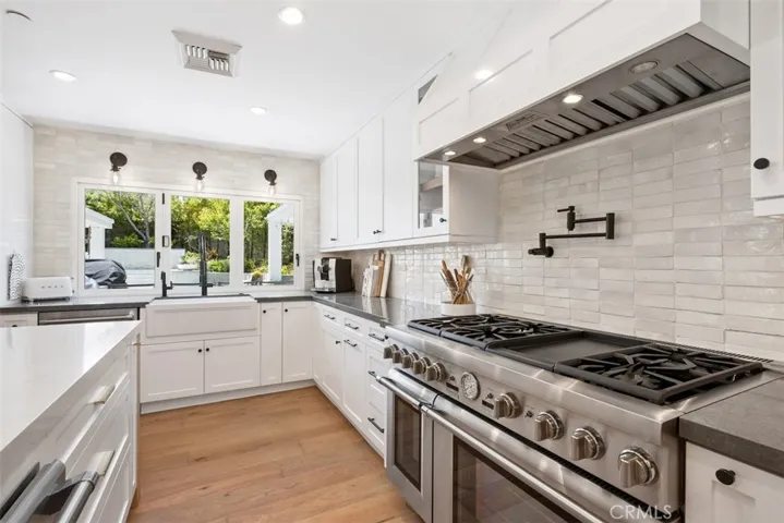 315 W Avenida Valencia, San Clemente, California 92672