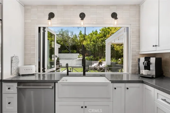 315 W Avenida Valencia, San Clemente, California 92672