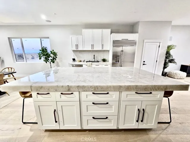 7230 Verbena Road, Oak Hills, California 92344