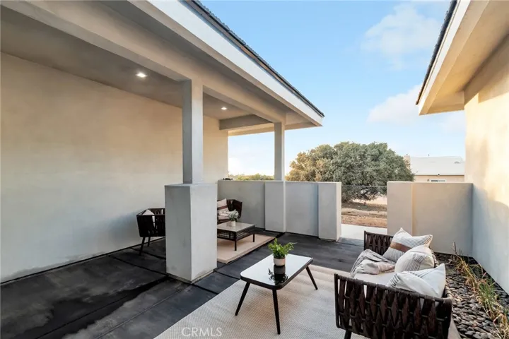 7230 Verbena Road, Oak Hills, California 92344