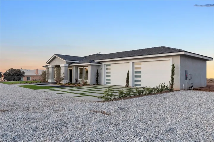 7230 Verbena Road, Oak Hills, California 92344