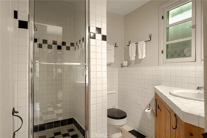 220 C Lane, Lake Arrowhead, California 92352