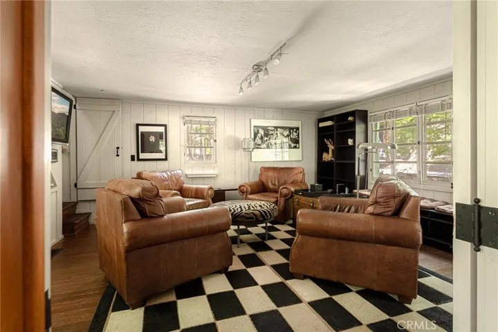 220 C Lane, Lake Arrowhead, California 92352