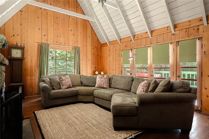 220 C Lane, Lake Arrowhead, California 92352