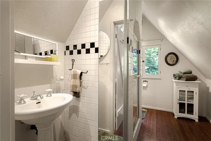 220 C Lane, Lake Arrowhead, California 92352