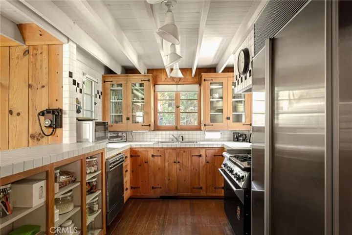 220 C Lane, Lake Arrowhead, California 92352
