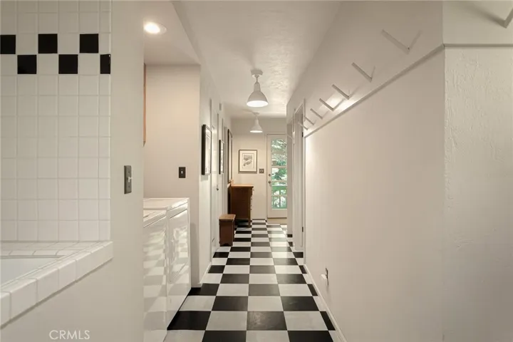 220 C Lane, Lake Arrowhead, California 92352
