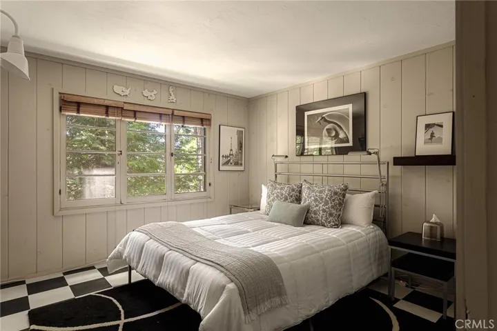 220 C Lane, Lake Arrowhead, California 92352
