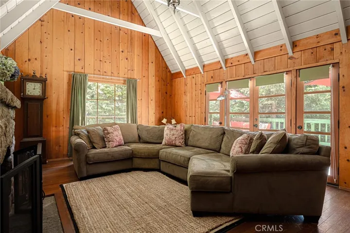 220 C Lane, Lake Arrowhead, California 92352