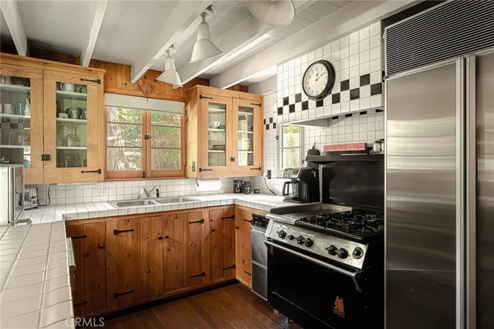 220 C Lane, Lake Arrowhead, California 92352