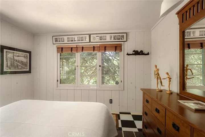 220 C Lane, Lake Arrowhead, California 92352