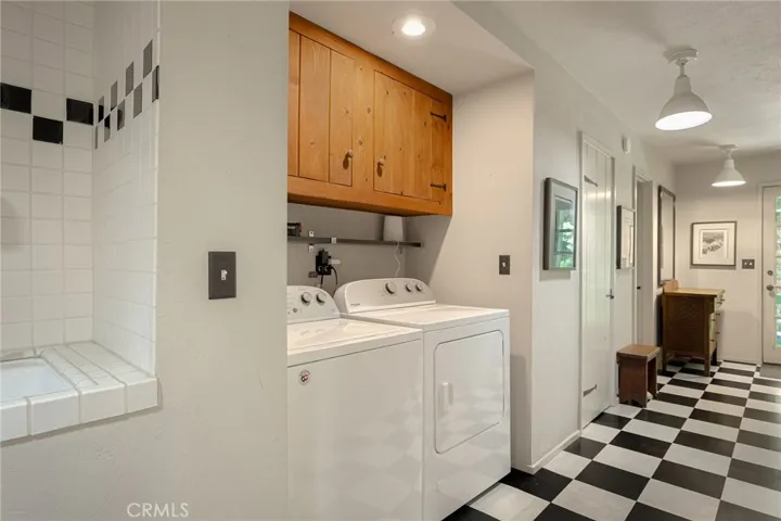 220 C Lane, Lake Arrowhead, California 92352