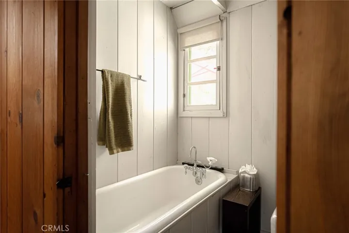 220 C Lane, Lake Arrowhead, California 92352