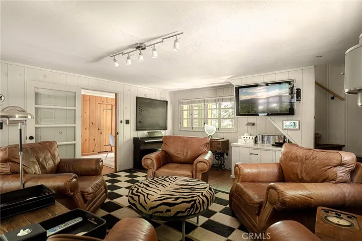 220 C Lane, Lake Arrowhead, California 92352