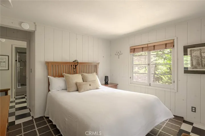220 C Lane, Lake Arrowhead, California 92352