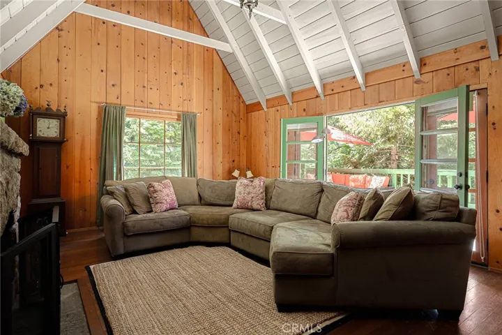 220 C Lane, Lake Arrowhead, California 92352
