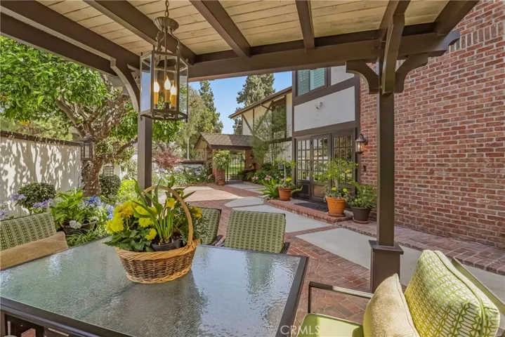 Outdoor dining table in the courtyard