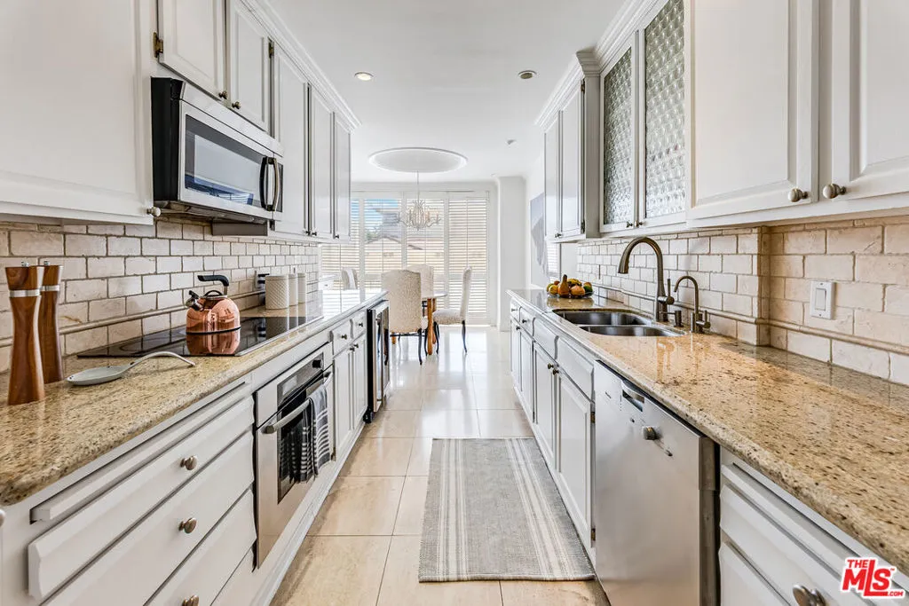 339 N Palm Drive 202, Beverly Hills, California 90210 home-pic-10