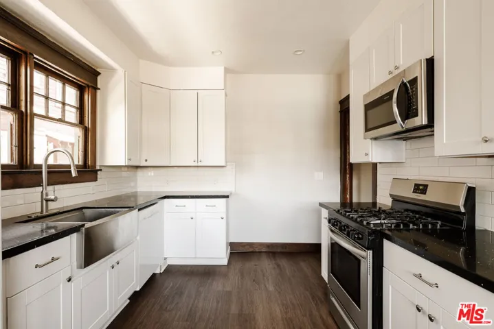2750 Raymond Avenue, Los Angeles, California 90007