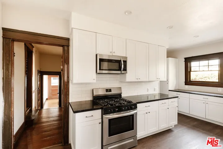 2750 Raymond Avenue, Los Angeles, California 90007