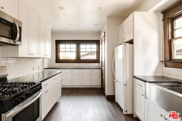 2750 Raymond Avenue, Los Angeles, California 90007