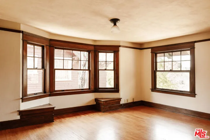 2750 Raymond Avenue, Los Angeles, California 90007