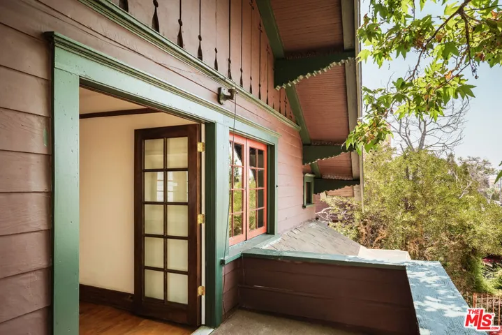 2750 Raymond Avenue, Los Angeles, California 90007